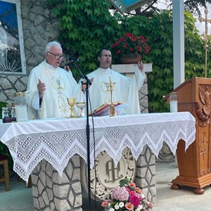 Biskup Jezerinac predvodio zahvalno slavlje u rodnim Jezerinama